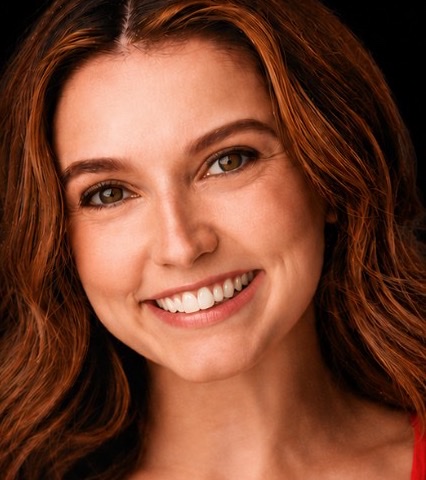 Amelia Famularo-Gleason, NYC dancer, smiling headshot